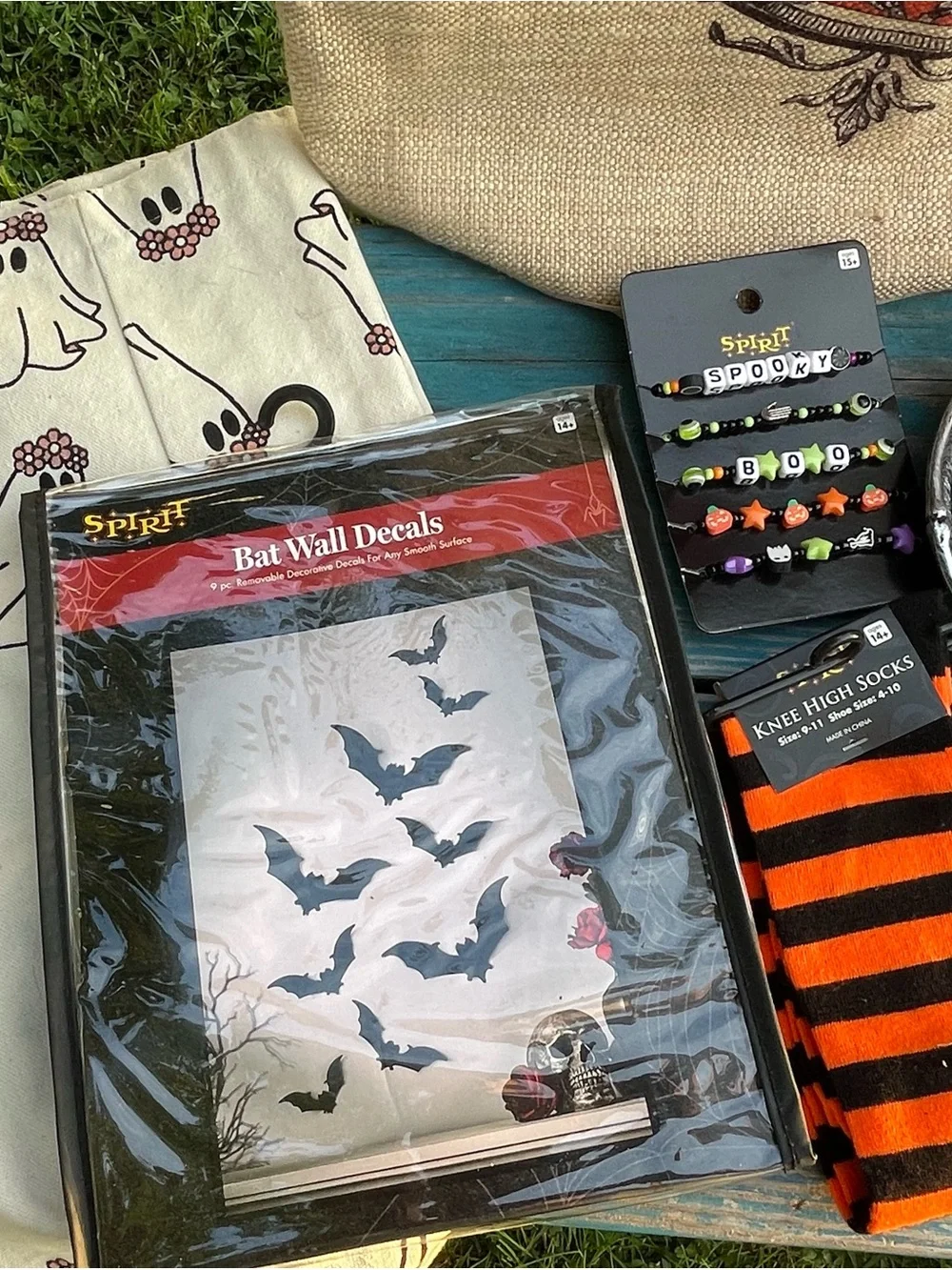 Random Halloween Lot - Picture 2 of 4